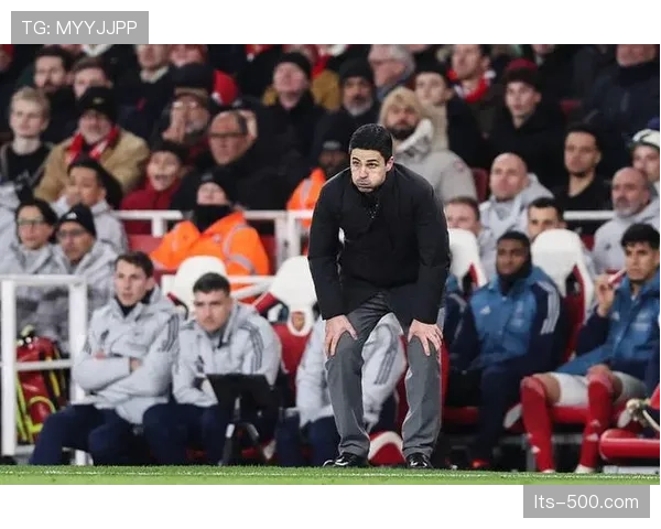 特写：37岁老将阿斯皮利奎塔打入个人英超首球后的庆祝